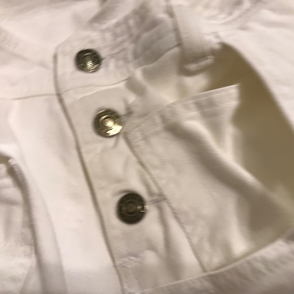 J.L.N.Y. white denim overall shorts with LOTS of pockets (18) - Picture 13 of 16